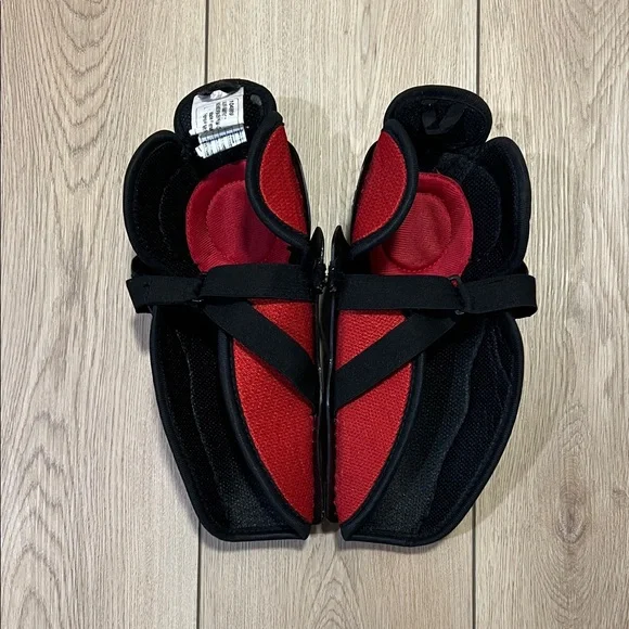 Bauer Youth 10” (25cm) Black and Red Hockey Shin Guards - Picture 9 of 16